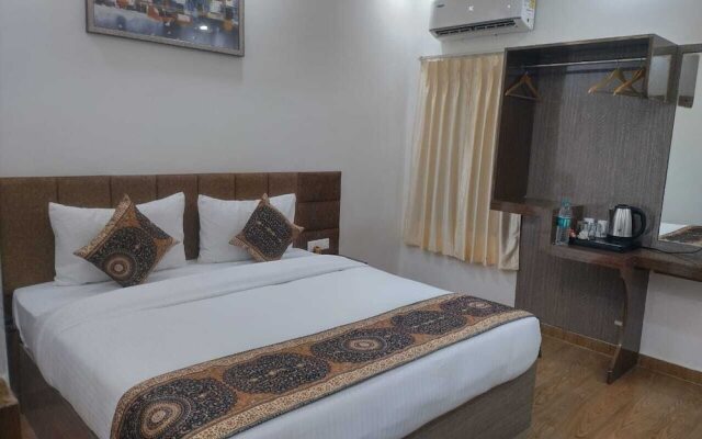 Hotel Gulmohar Plaza By Auroville Ent