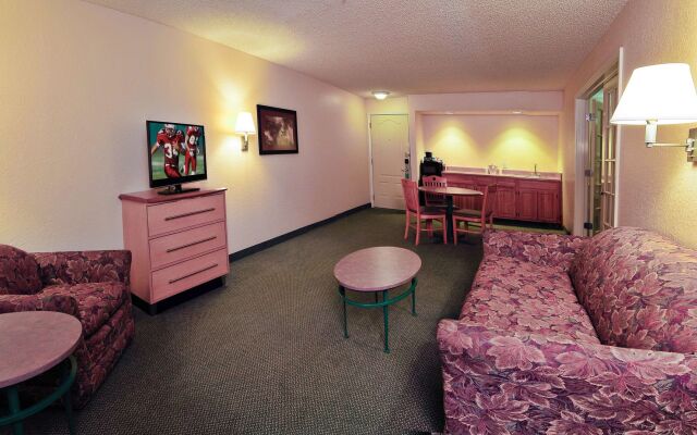 Red Roof Inn & Suites Pensacola East - Milton