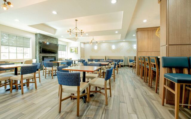 Comfort Suites Oil Center