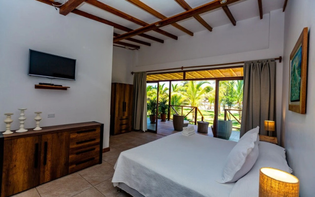 Bungalows & Suites Punta Camarón