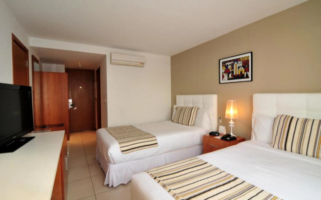 Real Colonia Hotel & Suites