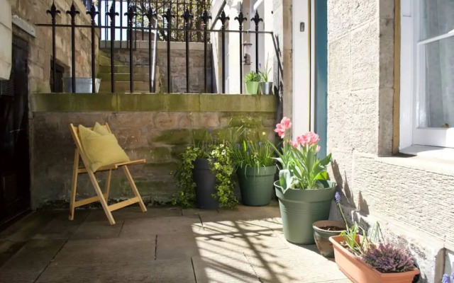 1 Bedroom Flat In Edinburghs New Town