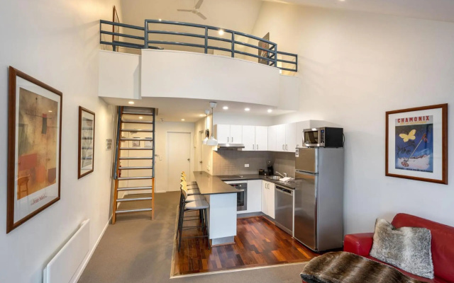 Lantern 1 Bedroom Ladder Loft with car space and Spectacular View – Guest Rooms – Thredbo
