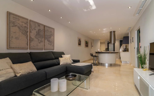 Chic Oasis on the Coast