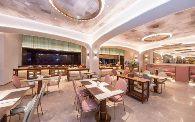 Mercure Hotel Xinyangdong Railway Station