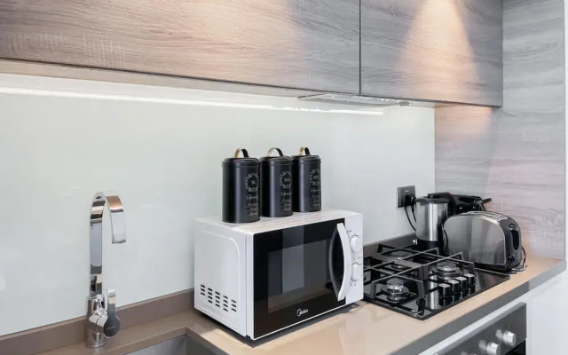 Bnbmehomes Beautiful Lake View Studio Near Marina
