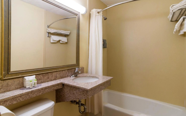 Red Carpet Inn - Newark Airport