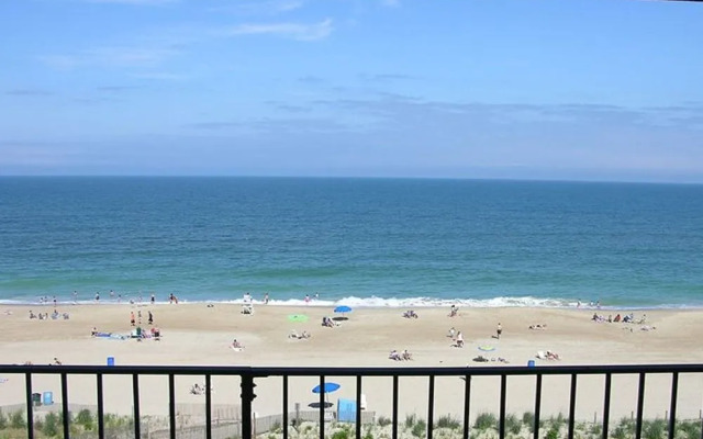 English Towers 506 2 Br condo by RedAwning