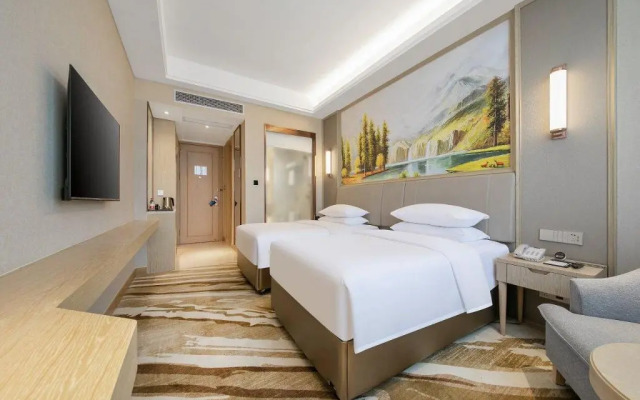 Vienna International Hotel (Wuhan Miaoshan Institute of Technology)