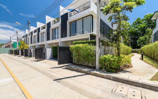 Townhouse With A Walking Distance From Bangtao Beach