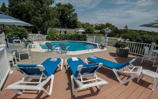Glen Cove Inn & Suites