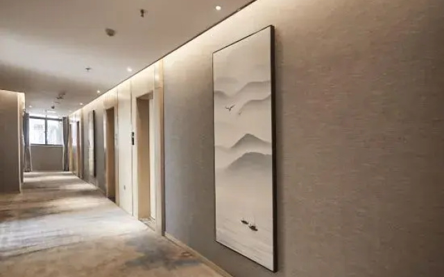 Qiaojun Hotel (Zhanjiang Dingsheng Plaza Luchuan Avenue Middle)