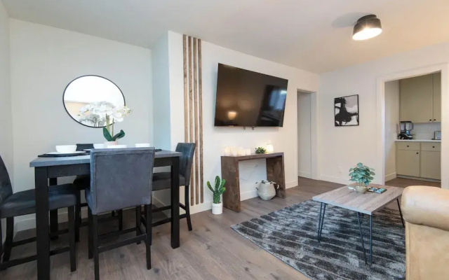 Wonderful 2-BR Apt Near Dodger