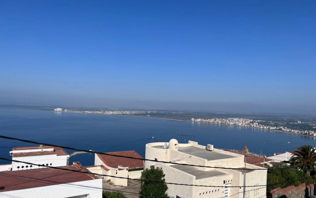 Bonito apartamento con vistas al mar y piscina