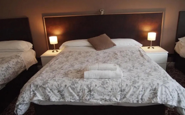 Kingswood Hotel