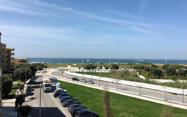 Cozy Beach Front with Rooftop