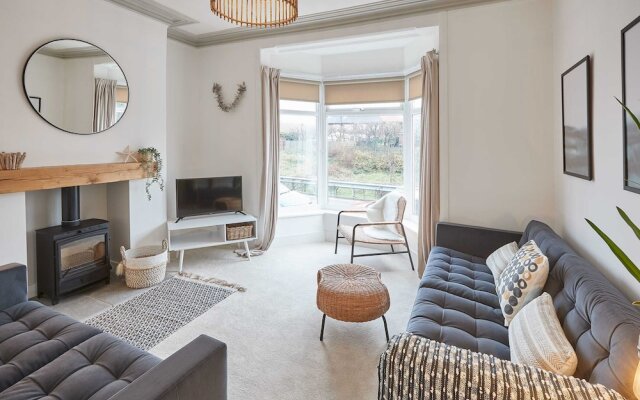 Host Stay Retreat By The Sea