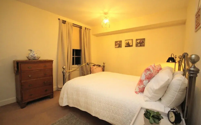 Silver Lining - St Patrick Sq Apartment