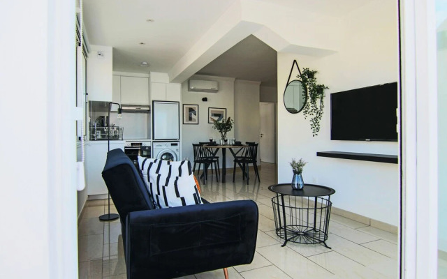 Phaedrus Living: Seaside Modern Flat Lighthouse 63