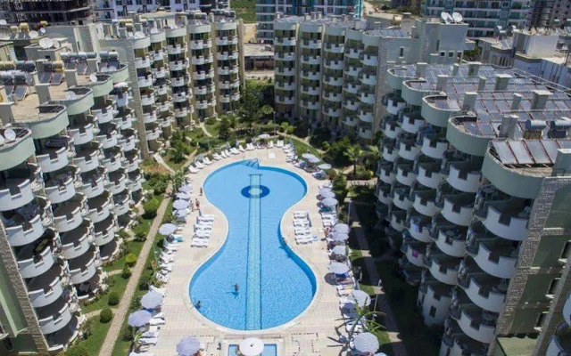 May Garden Club Hotel