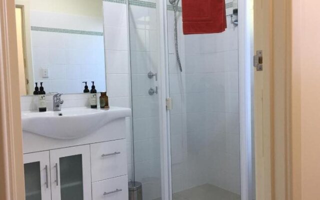 Lyreen's Apartment B&B