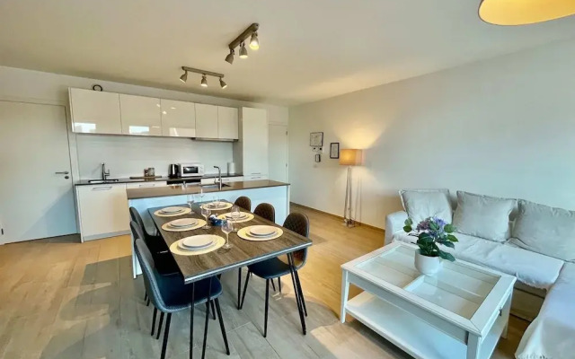 Modern 2BR 1.5 BA Near Diamond District by Oneluxstay