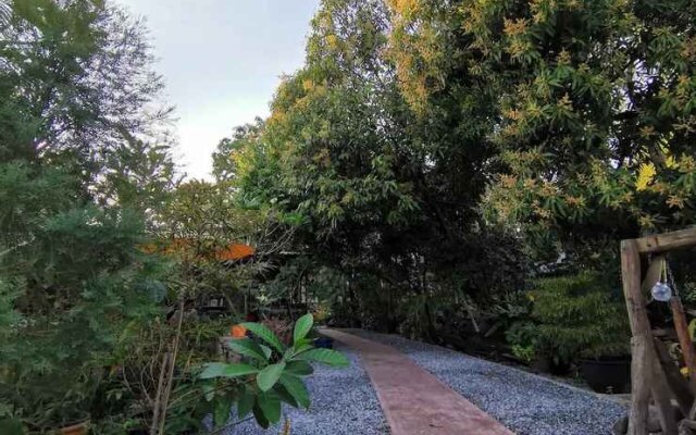Gardenroom Home Stay And Cafe Suvarnabhumi
