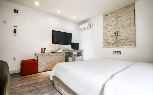 Apple Hotel