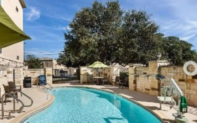 Comfort Suites San Antonio North - Stone Oak