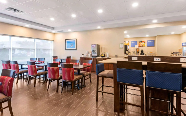 Comfort Inn & Suites