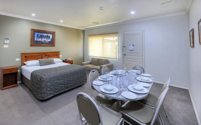 Saltbush Motor Inn