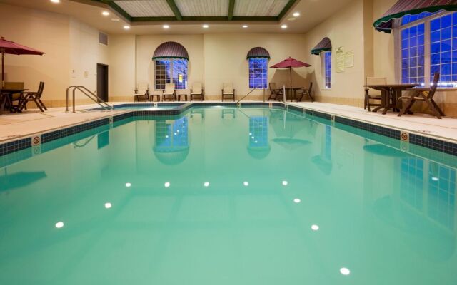 Holiday Inn Express Hotel & Suites Oshkosh Stateroute 41