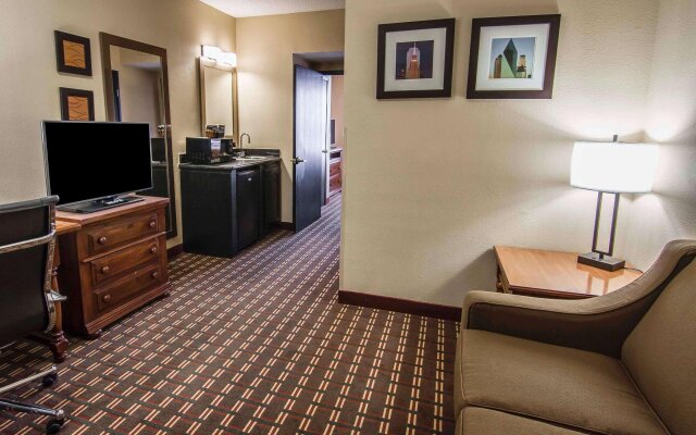 Quality Inn & Suites I-35 E / Walnut Hill