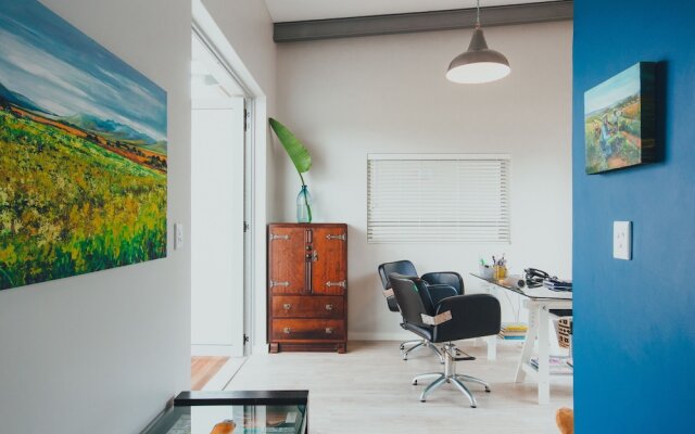 A Riverbed Guesthouse