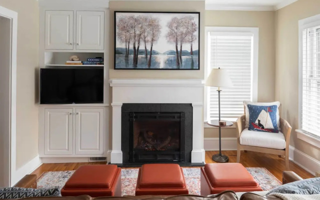 'brooke House' In The Heart of Downtown w/ Patio!