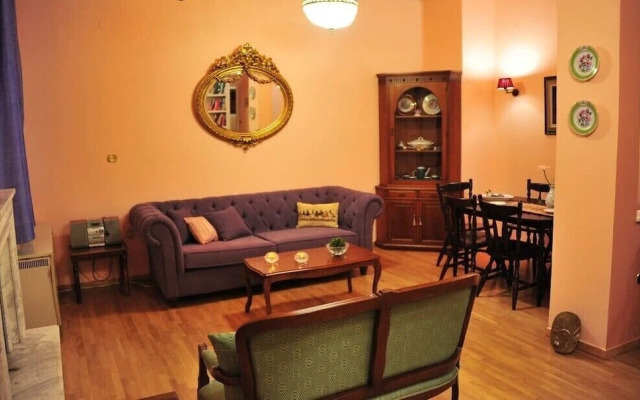 Alexandra's Art Apartment