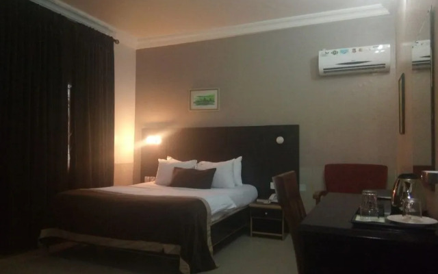 Neocourts Hotel
