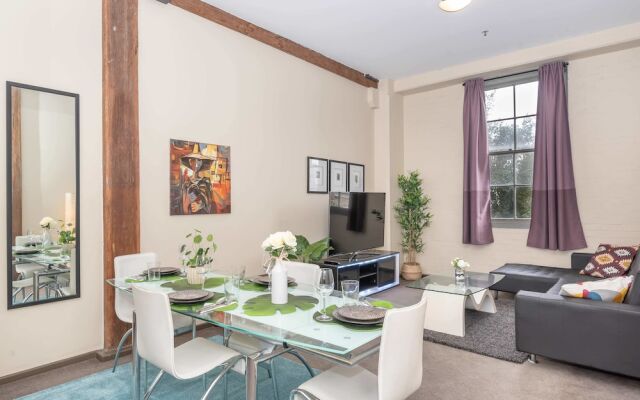AirM8 Apartments the Oaks