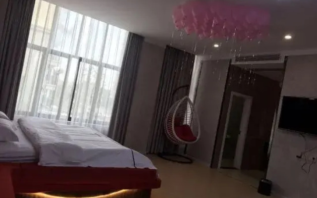 Tianyue Theme Hotel (Daoxian Wanhe Century City)