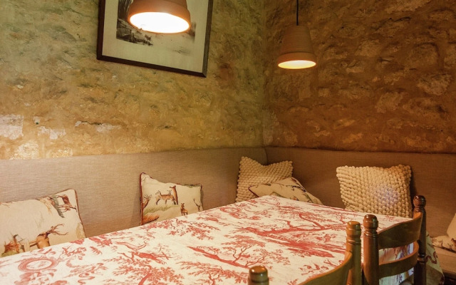 Estate in Dordogne Near Sites