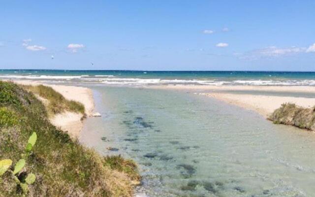 Seaside Villa with Hot Tub, 5mins walk from the sea