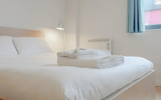 Spacious 2 Bedroom Stoke Newington Flat