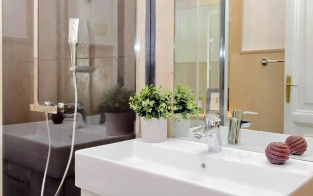 Tiberina Spacious Apartment