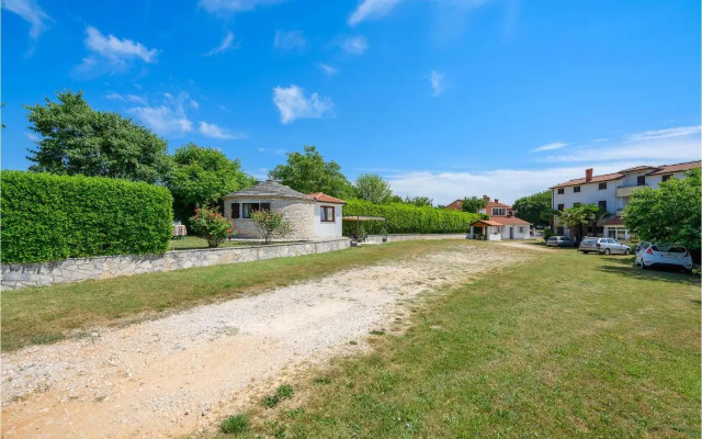 One-Bedroom Holiday Home in Zminj