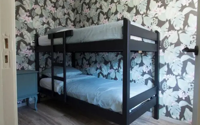 Modern 4-person Bungalow Near Beach