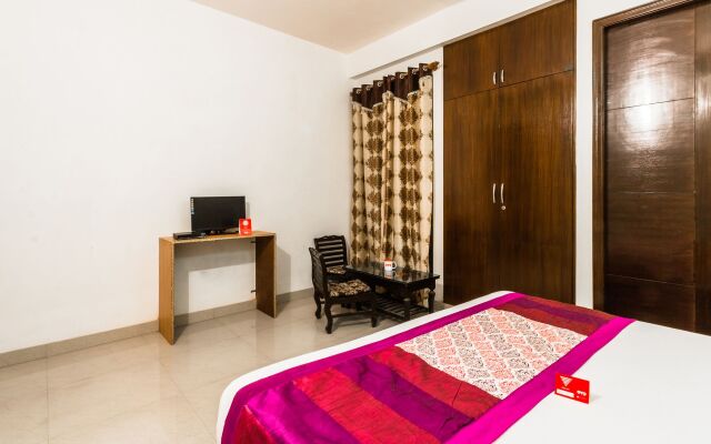 Fragrance Habitat By OYO Rooms