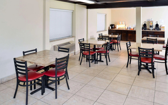 Rodeway Inn Clearwater - Central