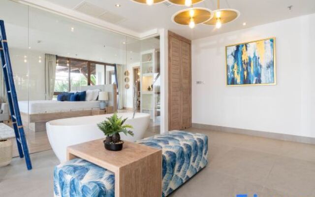 Phuket Seaview with Pool and Rooftop 4 Bedroom Skyvilla