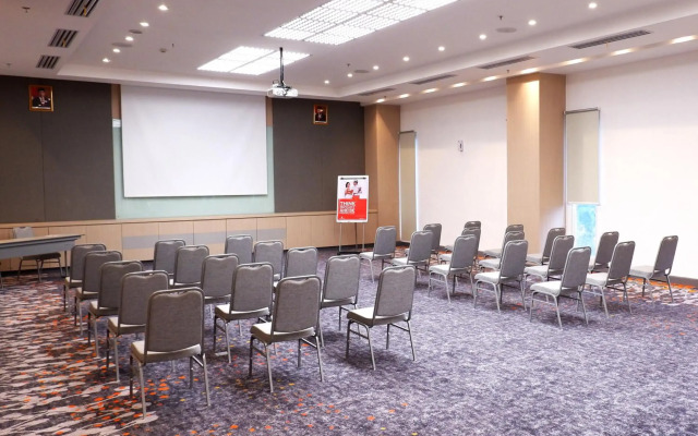 HARRIS Hotel & Conventions Bundaran Satelit Surabaya