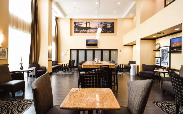 Hampton Inn and Suites Pine Bluff